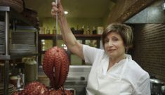 Esther L�pez en el local de Capit�n Juan Varela que regenta desde hace 39 a�os. 