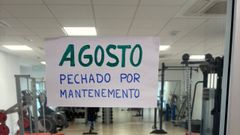 Cartel colgado dentro de las instalaciones de la Piscina Municipal.