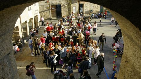 Desfile de carnaval del conservatorio de Ribadavia.En Ribadavia, el desfile de entroido combin disfraces y mucha msica. Estaba protagonizado por los integrantes del conservatorio