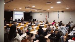 Alumnos de Trabajo Social de Ourense, escuchando una de las ponencias 