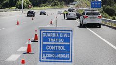 SIN TREGUA. El alcohol al volante es el principal problema de tr�fico en Galicia, por ello este a�o estaba previsto realizar en la comunidad m�s de 800.000 pruebas de alcoholemia 