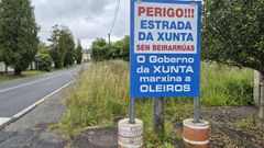 oleiros.El primero de los carteles, en la avenida Isaac D�az Pardo, este martes