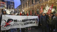 Decenas de personas asisten este s�bado en Gij�n a la concentraci�n por la paz en Venezuela, convocada por el colectivo de venezolanos refugiados en Asturias