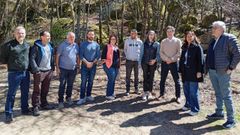 La directora xeral de Patrimonio Natural, Marisol D�az, y otras autoridades, durante la visita a Pena Corneira.