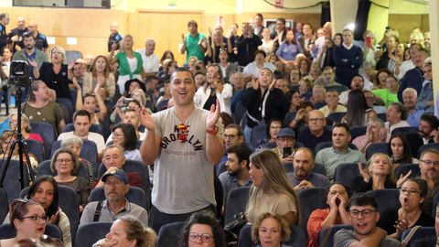 PLENO MOCION DE CENSURA EN EL CONCELLO DE RIBEIRA, DONDE LUIS PEREZ BARRAL ALCALDE DEL BNG CEDE EL BASTON DE MANDO A LA NUEVA ALCALDESA MARIA JOSE SAMPEDRO CANDIDATA DEL PP, PRIMERA MUJER EN ESTE PUESTO.