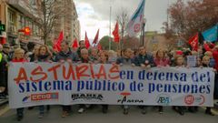 La cabecera de la manifestación de los pensionistas en Gijón