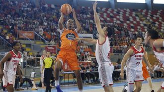 Alonzo Verge Jr., durante el trofeo Teresa Herrera ante el Manresa.