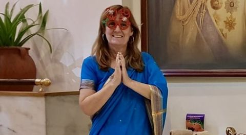 Paula en la India vestida con un sari (traje t�pico de all�)