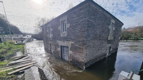 La planta baja del Mu��o se inunda a�o tras a�o por la crecida del Mi�o