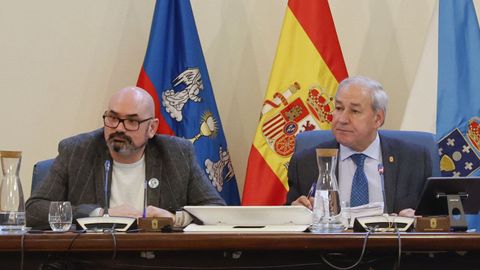 Efr�n Castro y Jos� Tom� durante el �ltimo pleno de la Deputaci�n de Lugo