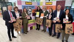Presentaci�n nun supermercado de Vigo do proxecto de Gadis para o D�a das Letras.