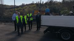 Wenceslao L�pez, Ana Rivas e Iv�n �lvarez sisitan las obras del campo de f�tbol de San Claudio