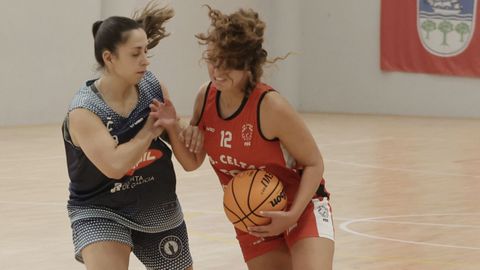 Nuria Bermúdez, que promedia 26,5 puntos, durante el encuentro contra Esclavas en Marzán.