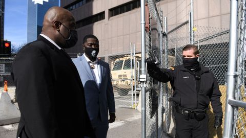 El hermano de Floyd, a su llegada al segundo d�a del juicio 