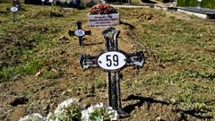 Tumba sin nombre de Enoque de Menesses en el cementerio de Vigo