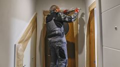 Un pintor aut�nomo, en foto de archivo