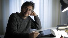 Mart�n Romero, retratado no seu estudio de traballo na Coru�a.