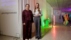 Adriana Dom�nguez y Fabiola Garc�a, ayer en San Cibrao das Vi�as. 
