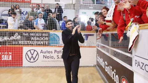 Palmas saluda al pblico en un encuentro en el Mours.