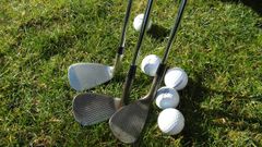 Palos y pelotas de golf
