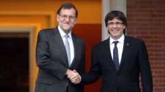 Rajoy regala a Puigdemont un facs�mil de �El Quijote�