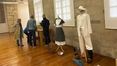 Montaxe da exposicin nunha das salas do Museo do Pobo Galego