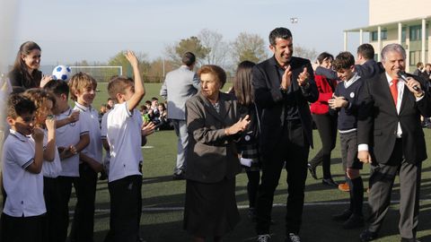 Luis Figo visito el colegio Miraflores