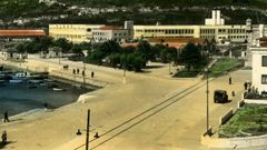 Foto antigua del muelle de Ferrol con la Pysbe al fondo. 