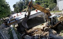 La imagen de Xu�z Falcone ha cambiado sustancialmente al colocarse la cubierta del p�rking. 