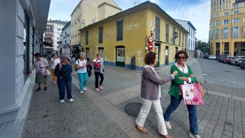 El c�ntrico inmueble conocido como Casa Maseda, de amarillo