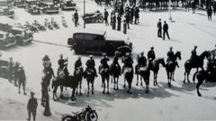 Madrid, marzo de 1931. La caballer�a, frente a una manifestaci�n de obreros y estudiantes