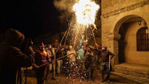 El fuego reina en la Noite dos Fach�s.