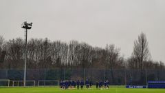 Ziganda charla con sus futbolistas en El Requex�n