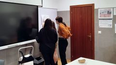 Alumnas de FP B�sica del CIFP Montecelo, de Pontevedra, valoran ventajas y desventajas de diferentes estructuras