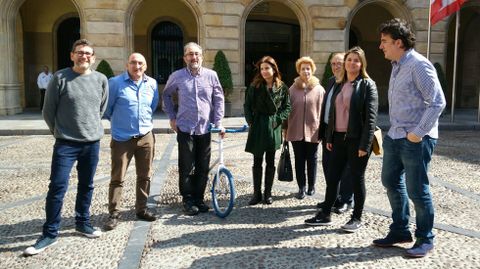 Presentacin de la campaa 30 das para 3 causas de 30 Das en Bici