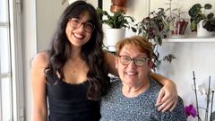 Sabela e Concha, neta e avoa que participan no proxecto.