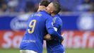 El centrocampista del Oviedo Santi Cazorla (d) y el delantero Federico Vi�as (i) durante el encuentro de la jornada 37 de LaLiga entre el Real Oviedo y el Deportivo Alav�s