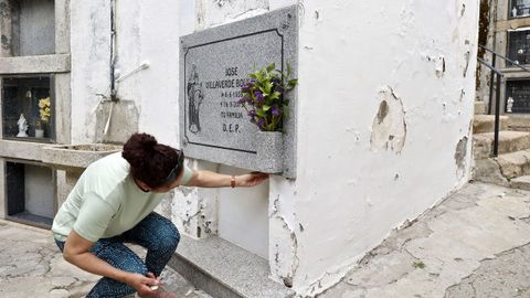 Vecinos de Tir&aacute;n protestan por el mal estado de conservaci&oacute;n del cementerio de Tir&aacute;n