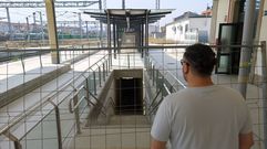 La entrada vallada al nuevo t�nel y el ascensor del anden n�mero 1 al fondo, tambi�n cerrado