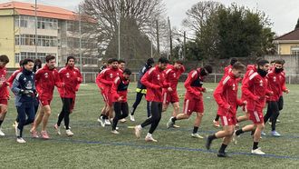 Los jugadores del Racing en un entrenamiento de la pasada semana en O Pote.