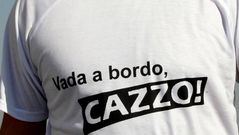 Camiseta con el lema ��Vuelve a bordo, capullo!�