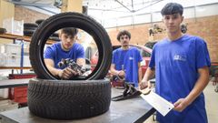 Hugo Couago, Jorge Padn y Manuel Rivero, tres de los cinco alumnos del CIFP A Xunqueira de Pontevedra que compiten en Galicia Skills 2025