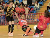 Dany remata ante la presencia de la internacional Consuelo y la salida de la guardameta Espe. 