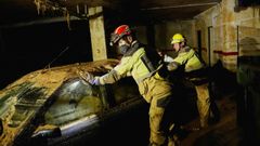 Trabajos de b�squeda en un garaje de Catarroja este jueves