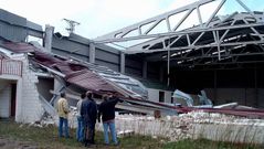 Estado en que qued� el polideportivo de A Ponte do Porto en noviembre del a�o 2000