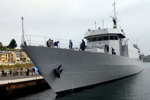 Pocas horas le quedan al Jasiri para dejar el puerto de Ribadeo.