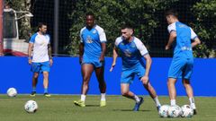 Pablo Vzquez, junto a Mfulu en un entrenamiento de esta pretemporada