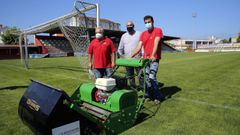 Nuevo cortac�sped para el campo de f�tbol de A Lomba