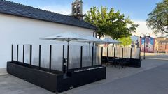 La instalaci�n se encuentra pegada a uno de los laterales de la capilla