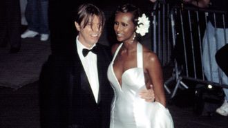 David Bowie y su mujer Iman, en una gala en el MET en el a�o 2003